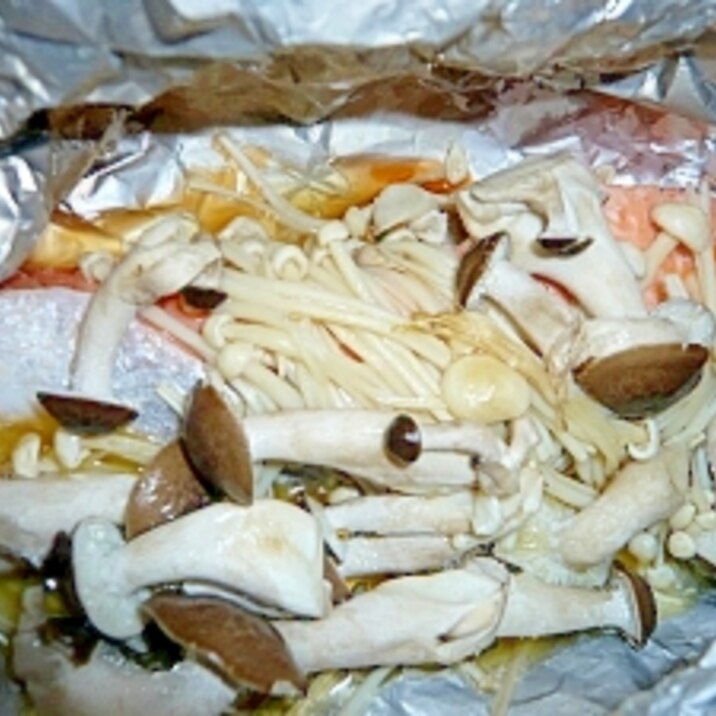 簡単☆フライパンでできる鮭とキノコのホイル焼き☆